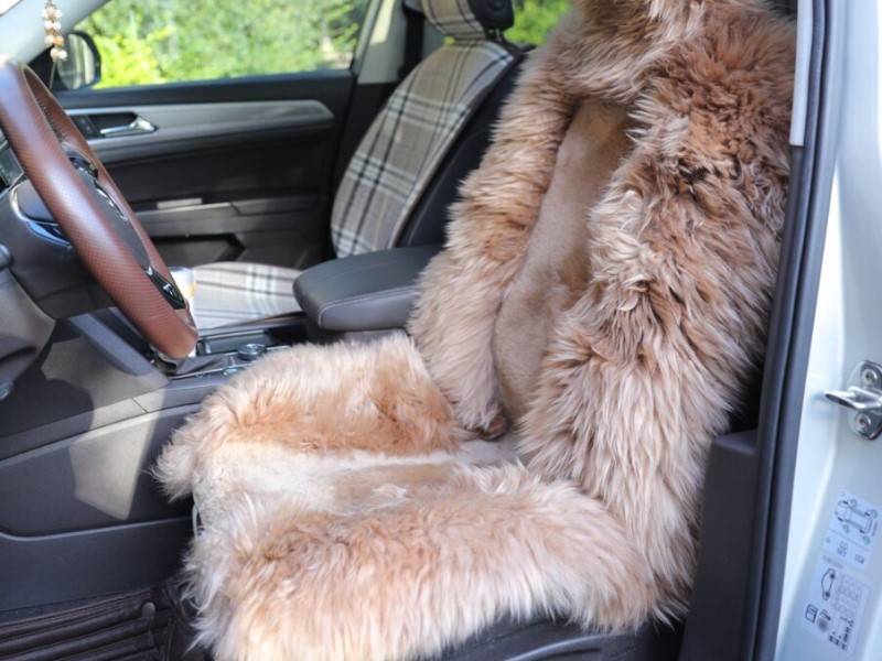 How to fit sheepskins to the car?
